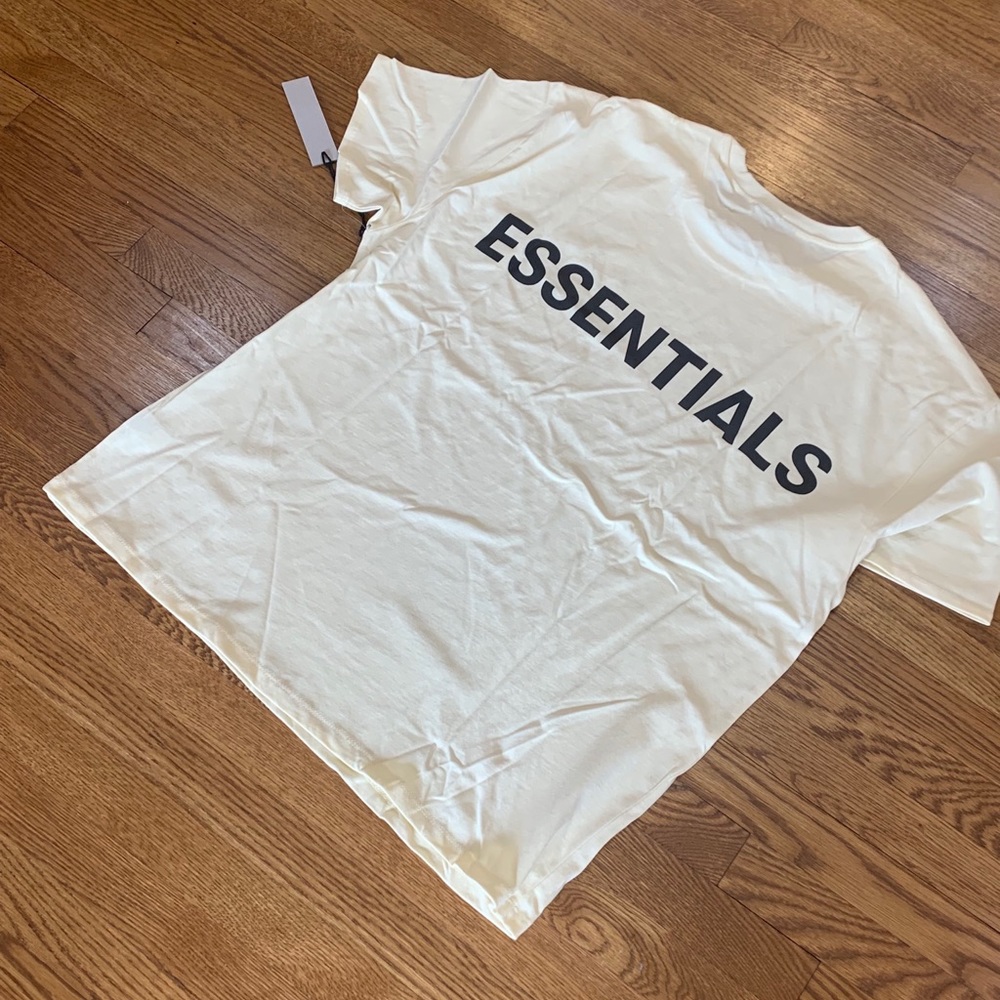 CC💥 NWT Fear of God Essentials 3M Logo Boxy Tee - Picture 2 of 8